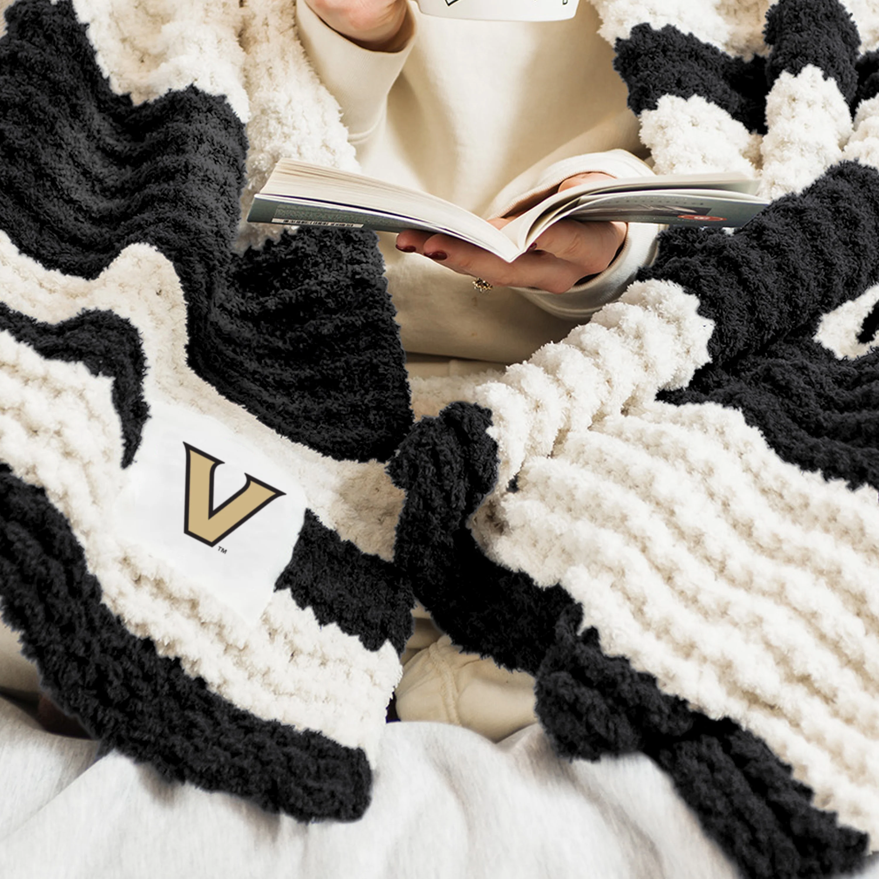 Vanderbilt Cable Knit Throw 50x60 - Image 2